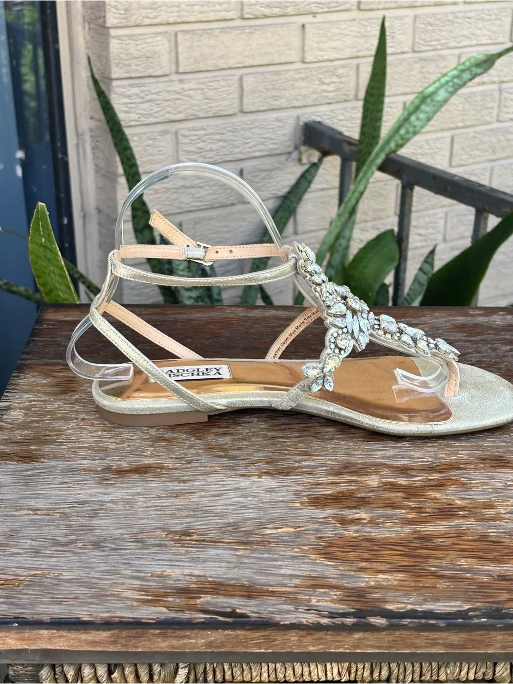 Badgley Mischka Cara Gold Crystal Embellished Flat Thong Dress Sandals Size 7.5